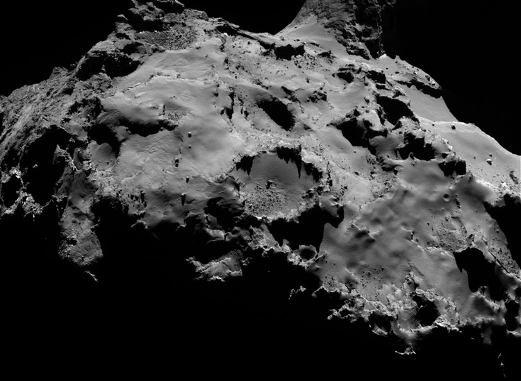 La comète 67P – droits : ESA/Rosetta/MPS for OSIRIS Team MPS/UPD/LAM/IAA/SSO/INTA/UPM/DASP/IDA
