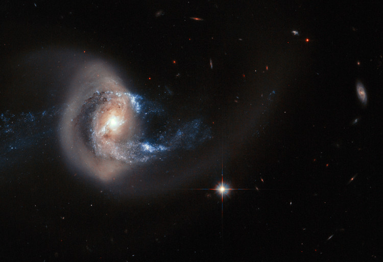 La galaxie NGC 7714 – droits : ESA/NASA